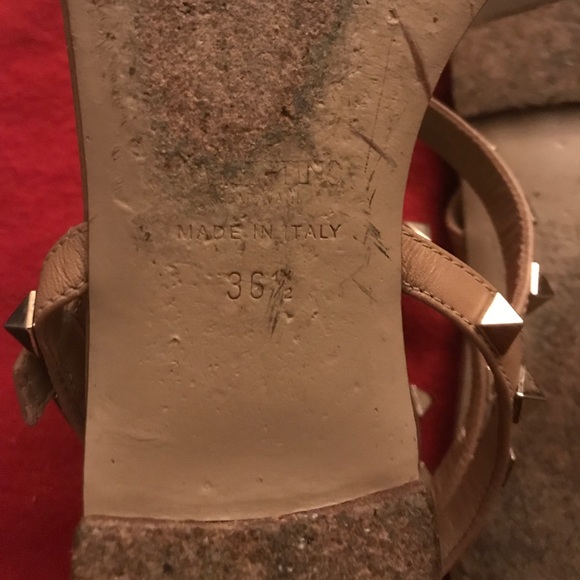 Valentino Garavani Rockstud Flat Thong Sandal - Picture 5 of 5